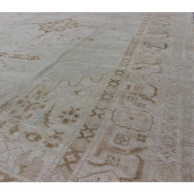 Vintage Turkish Oushak Rug With Large Central Medallion in Neutral Tones For Sale In Atlanta - Image 6 of 8