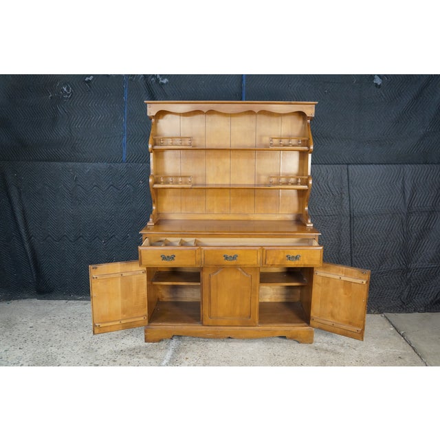 1990s Nathan Hale Maple Early American Colonial Revival China Cabinet Hutch 67" For Sale - Image 12 of 18