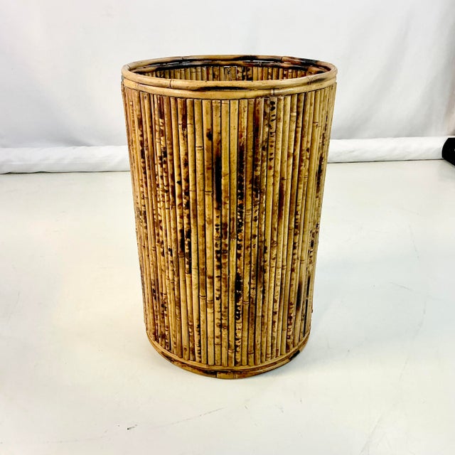 1970s Vintage Chinoiserie Boho Chic Coastal Scorched Burnt Bamboo Reed Hamper For Sale - Image 10 of 15