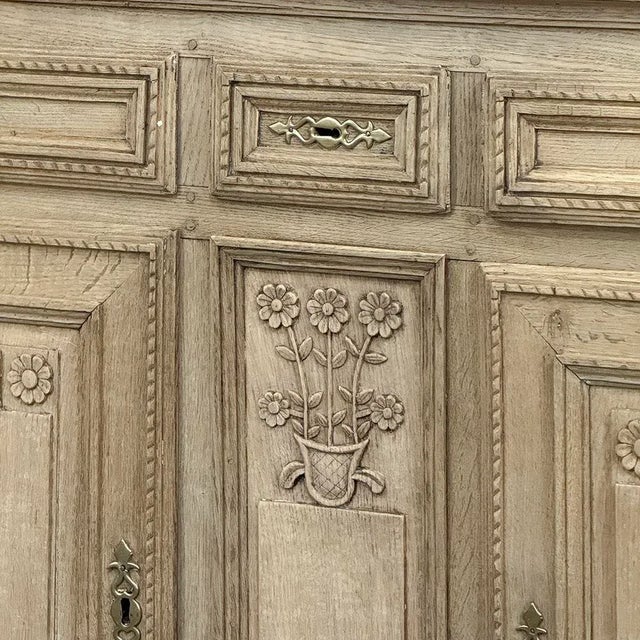 18th Century French Louis XVI Period Buffet in Stripped Oak For Sale - Image 13 of 18