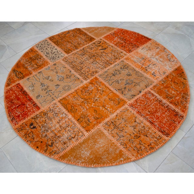 Mid-Century Modern The Orange Way Turkish Round Rug Hand Knotted Handstitched Living Room Entry Decor - 5' Diameter For Sale - Image 3 of 11