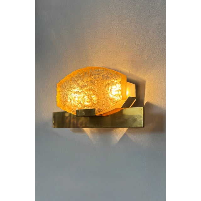 Vintage Brass and Resin Wall Light attributed to Serge Mouille for Dallux, France, 1960 For Sale - Image 3 of 9