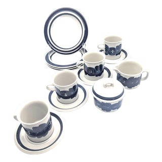 Vintage Arabia Finland Anemone Coffee Cups & Dessert Plates Designed by Ulla Procope, Set of 14 Pieces For Sale