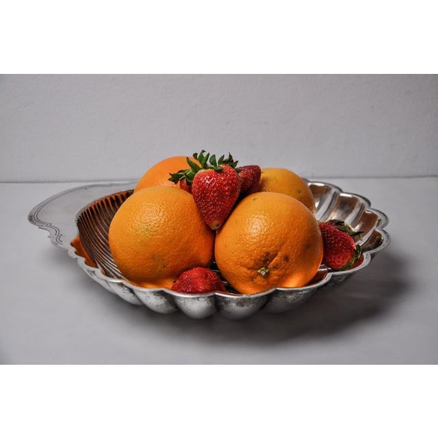 Superb and large empty shell pocket designated in Spain in the 1970s. Silver-plated structure representing a scallop shell...