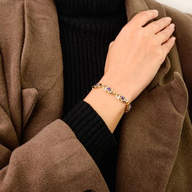 Cornflower Blue Vintage Style 18k Yellow Gold 1.65Ct Sapphire & Diamond Link Bracelet for Women For Sale - Image 8 of 13