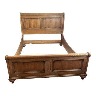 Ethan Allen Queen-Size Robyn New Country Sleigh Bed, Solid Wood For Sale