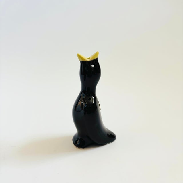 A vintage ceramic "Pie Bird" produced by Alfred E Knobler & Co., made in Japan. Meant to be baked inside of pies to keep...