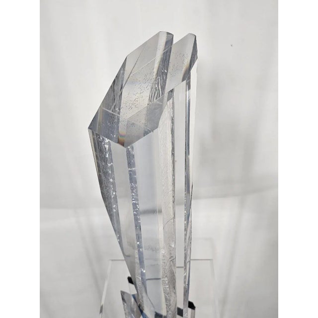 MId-Century Sculptural Lucite Lamp For Sale - Image 11 of 12