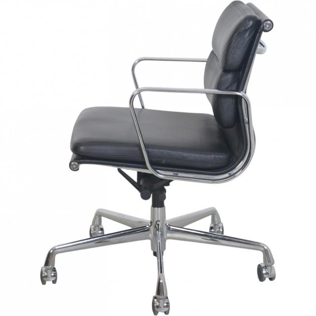 EA217 Office Chair in Black Leather from Charles Eames, 2011 For Sale - Image 9 of 13