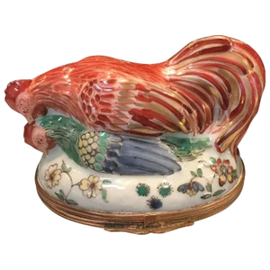 Early 20th Century St. Cloud Style Hen and Chicken Snuff Box by Samson
