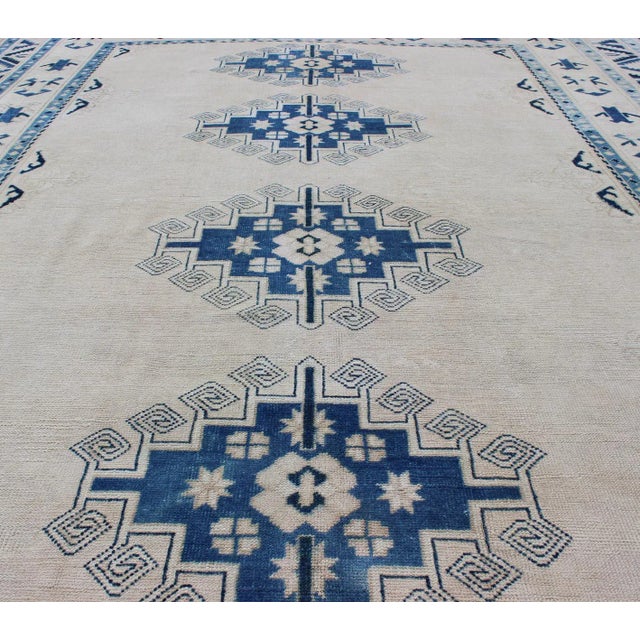 Mid 20th Century Cream and Blue Geometric Medallion Design Vintage Turkish Oushak Rug For Sale - Image 5 of 10