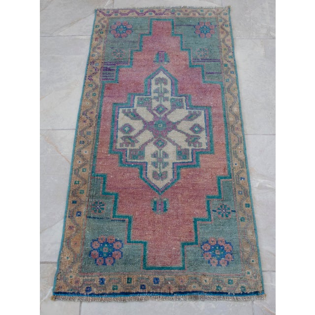 1970s Low Pile Hand Knotted Turkish Rug Faded Mat Kitchen Bathroom Decor Doormart- 19'' X 40'' For Sale - Image 10 of 13