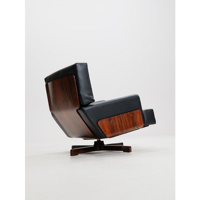 Swivel Model 401 Armchair in Rosewood by Menilio Taro for Cinova, 1960s For Sale - Image 6 of 13