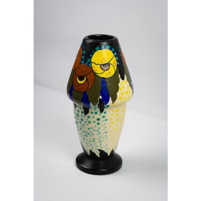 Black Shell-Shaped Vase in Polychrome Glazed Ceramic with Stylized Floral Decor by D'Argyl for E. Val & Cie, Paris, 1928-1935 For Sale - Image 8 of 11