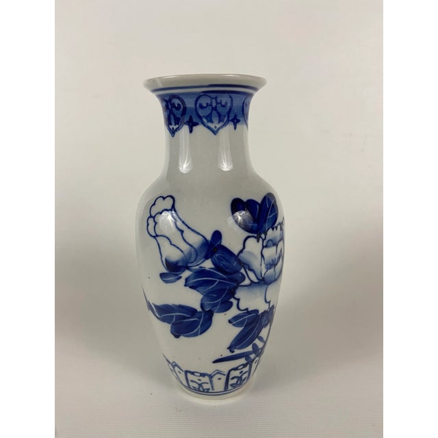 Blue and White Chinese Porcelain Vase For Sale - Image 4 of 8