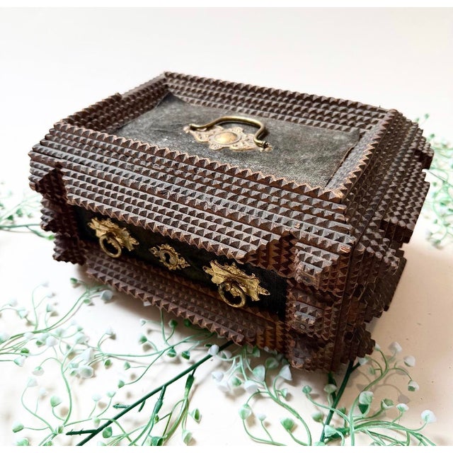 Antique Tramp Art Box in Wood, 1890s For Sale - Image 10 of 10