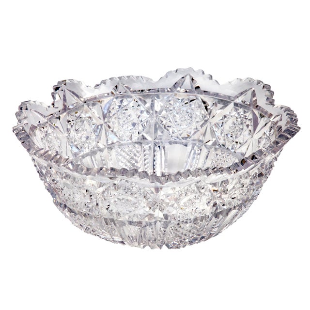 A gorgeous brilliant cut crystal bowl in a traditional pattern. Exquisite detail and sparkle.