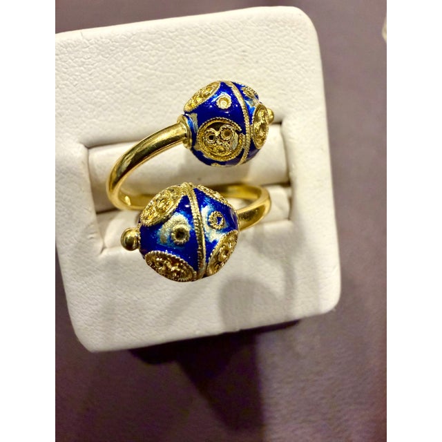 Early 21st Century Two Enamel Balls Bypass Cocktail Ring Size 4 in 18 Karat Yellow Gold, 4.4 Gm For Sale - Image 5 of 18