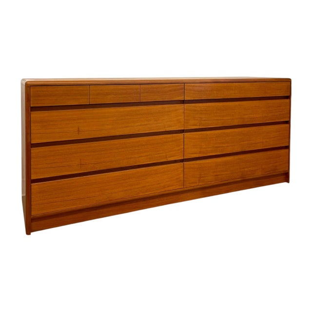 1970s Vintage Mid Century Modern Teak Long Lowboy Double Dresser Credenza. For Sale - Image 5 of 12