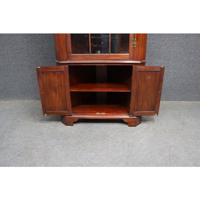 Henkel Harris Genuine Mahogany Illuminated Corner Cabinet / Curio Display Cabinet For Sale - Image 10 of 12