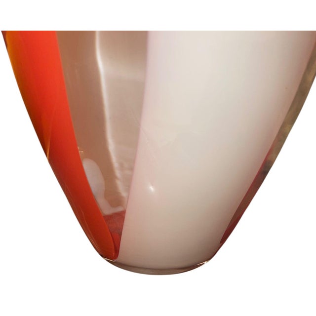 Carlo Moretti Murano Glass Vase With Booklet. Italy, Late 20th Century. For Sale - Image 4 of 8