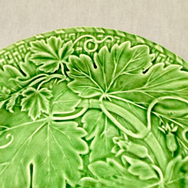 Rustic 1980s Bordallo Pinheiro Green Grape Vine & Basket Weave Green Plate For Sale - Image 3 of 9