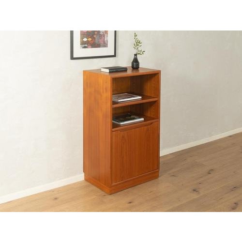1960s chest of drawers Very good workmanshipHigh-quality materialsSolid wood edgesMade in Denmark Width: 59 cm Height: 103...