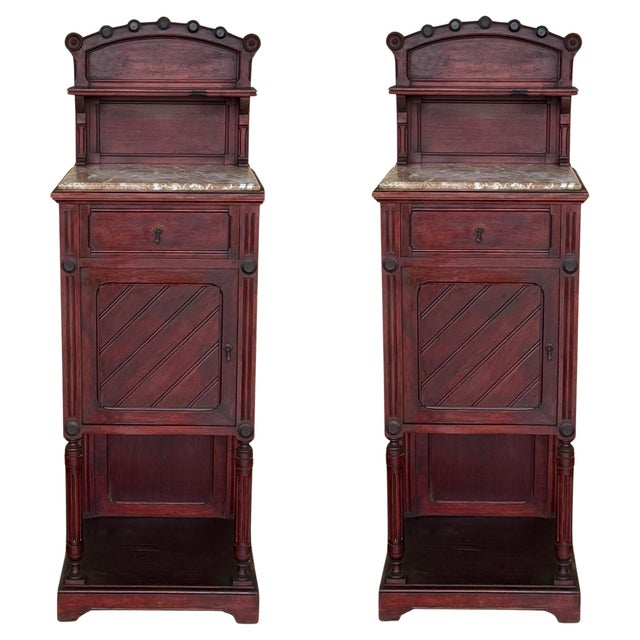 Early 20th Century Pair of Art Nouveau Italian Nightstands in Solid Walnut with crest For Sale - Image 9 of 18