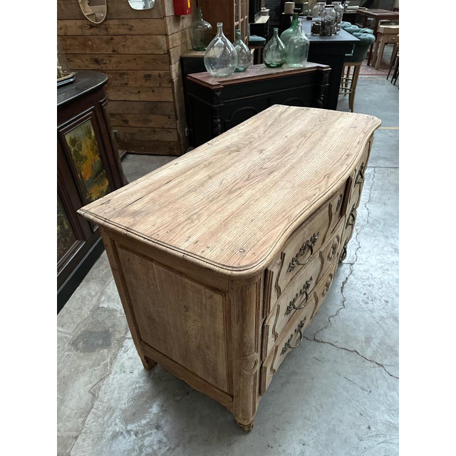 18th Century Oak Chest of Drawers For Sale - Image 13 of 15