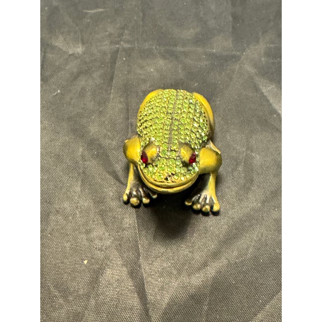 Green Vintage Style Jeweled Frog Toad Pill Box Green Rhinestone Red Eyes Enameled For Sale - Image 8 of 12