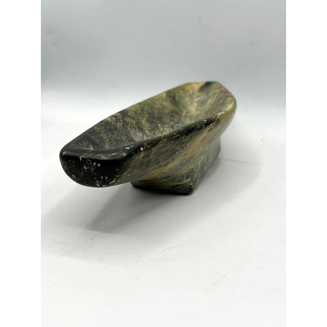 Joosii (Josie) Pisuktie (b.1901) Inuit Serpentine Stone Kudlik | Mid-20th Century, Signed ᔪᓯ E7-404 For Sale In Los Angeles - Image 6 of 17