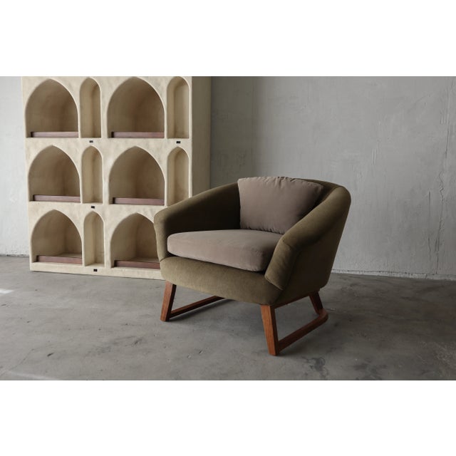 Mid-Century Modern Pair of Mid Century Barrel Lounge Chairs by Jens Risom For Sale - Image 3 of 11