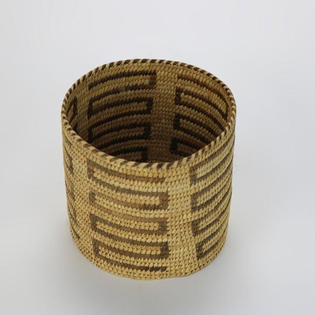 Native American Art Vintage Southwest Native American Woven Woven Reed Basket 20thC For Sale - Image 4 of 7