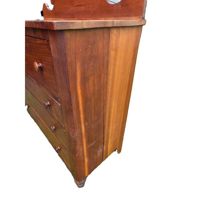 Antique 1830s American Empire Cherry Wood & Cherry Veneer 4-Drawer Chest For Sale In New York - Image 6 of 9