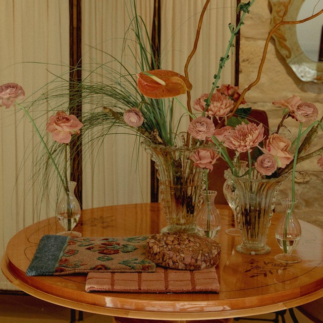 A 1930s Italian glass vase attributed to Barovier & Toso, crafted in the bullicante technique. Tall and flared in form,...