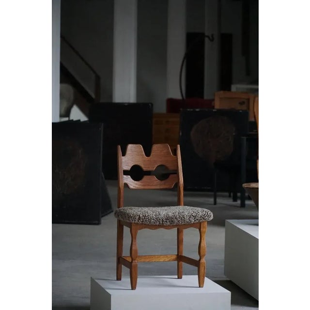 Baroque Vintage Razorblade Chairs in Oak and Lambswool by Henning Kjærnulf, 1960s, Set of 6 For Sale - Image 3 of 18