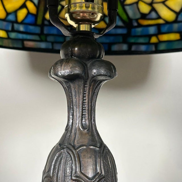 Vintage Tiffany Style Leaded Stained Glass Daffodil Table Lamp With Bronzed Fluted Base For Sale - Image 13 of 14