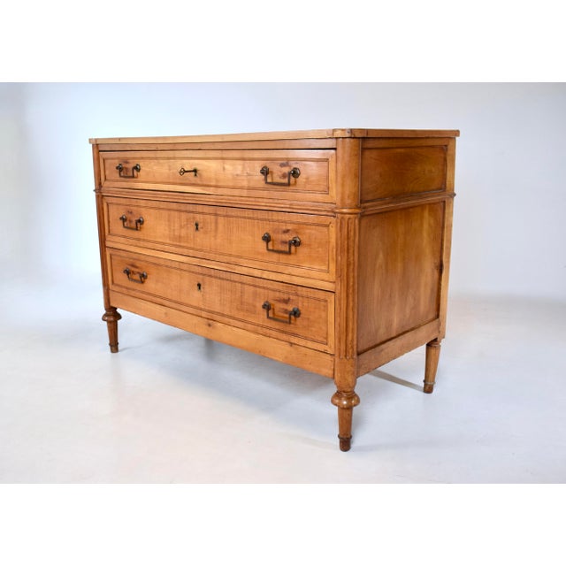 19th Century French Directoire Commode in Yew Wood, Neoclassical Style For Sale - Image 9 of 16