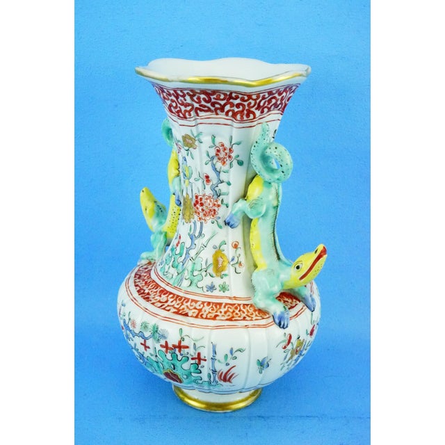 Ceramic 18th Century Soft Porcelain Vase with Kakiemon Decoration from Chantilly, Mennecy Saint-Cloud, France For Sale - Image 7 of 18