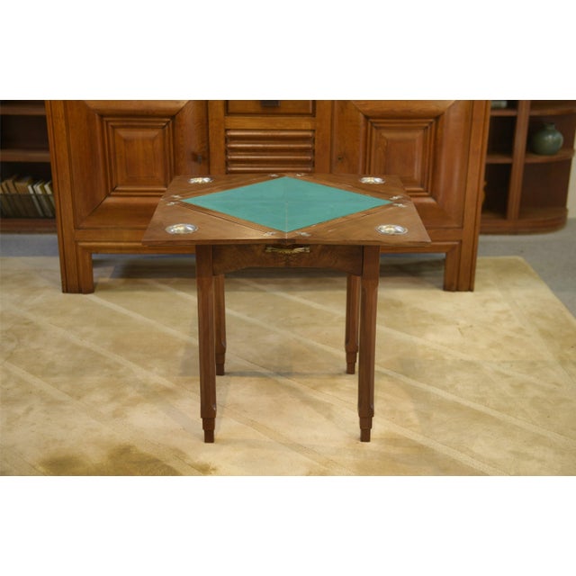 Art Deco Walnut Games Table, 1930s, in Very Good conditions. Designed 1920 to 1949