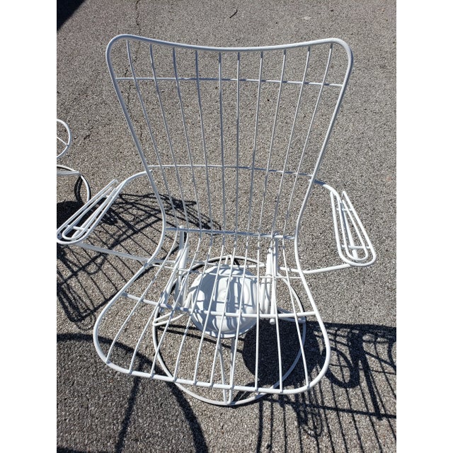 White Vintage Homecrest Style Mesh Table With 4 Matching Chairs For Sale - Image 8 of 11