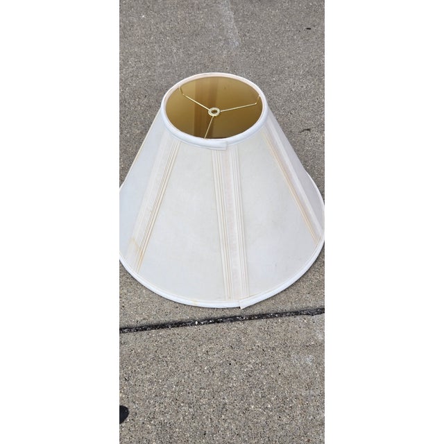 Vintage Chinese Porcelain Floral Table Lamp With Hardwood Base & Pleated Shade For Sale - Image 10 of 12