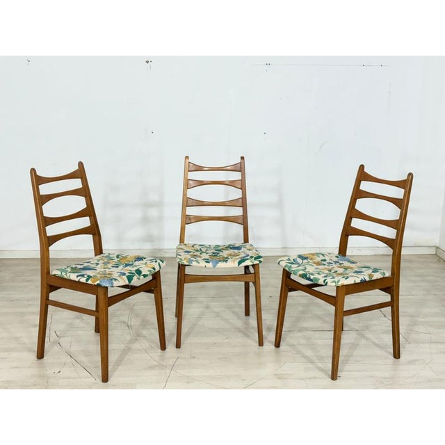 Four very nice vintage chairs in good condition. 1960s German design, very good condition. Dimensions: Height: 94 cm, Seat...