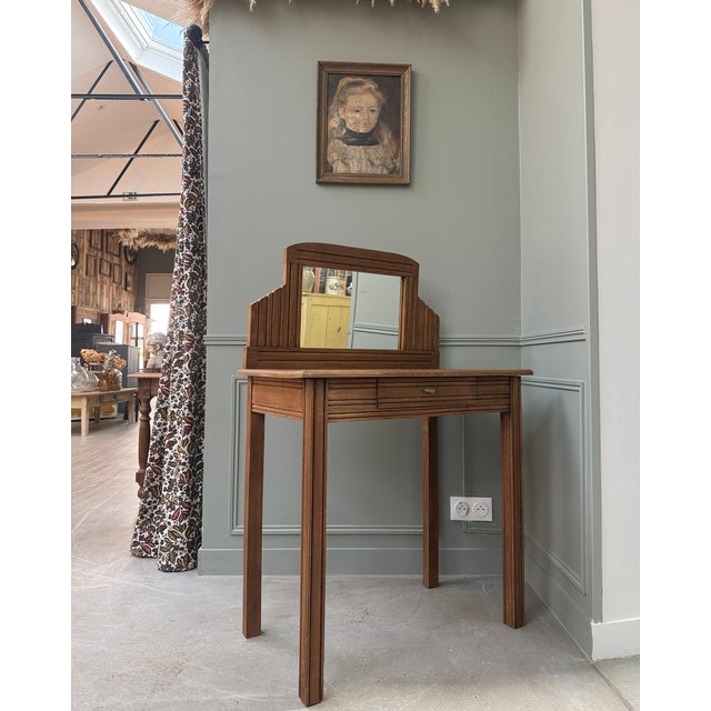 With its delicate appearance and geometric lines typical of the art deco period, this antique oak dressing table brings...