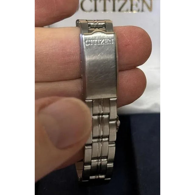 Metal Vintage Citizen Eco Drive Ladies Wrist Watch in the Original Box For Sale - Image 7 of 11