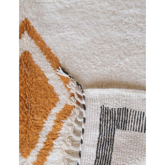 White Modern Moroccan Wool Rug - 8.2 X 6.3 Ft For Sale - Image 8 of 8