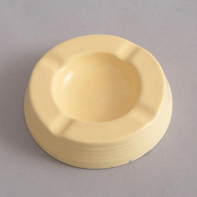 Art Deco British Straw Ashtray by Keith Murray for Wedgwood, in Very Good conditions.