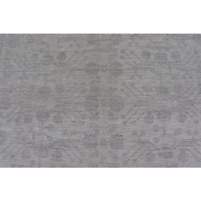Modern All-Over Floral Khotan With Light Gray Background and Neutral Colors For Sale In Atlanta - Image 6 of 11