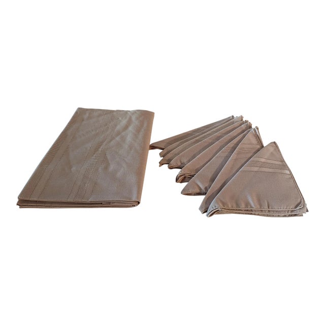 Vintage Chalet Tablecloth With 8 Matching Napkins in Taupe For Sale