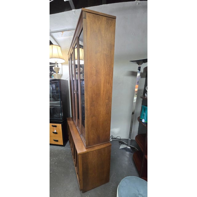 Fantastic Vintage 2 piece Walnut Hutch by Broyhill Braillia collection features glass shelves and doors on the top hutch...